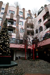 Hundertwasserhaus &ndash; Innenhof &ndash; Foto: Ulrike Thomas